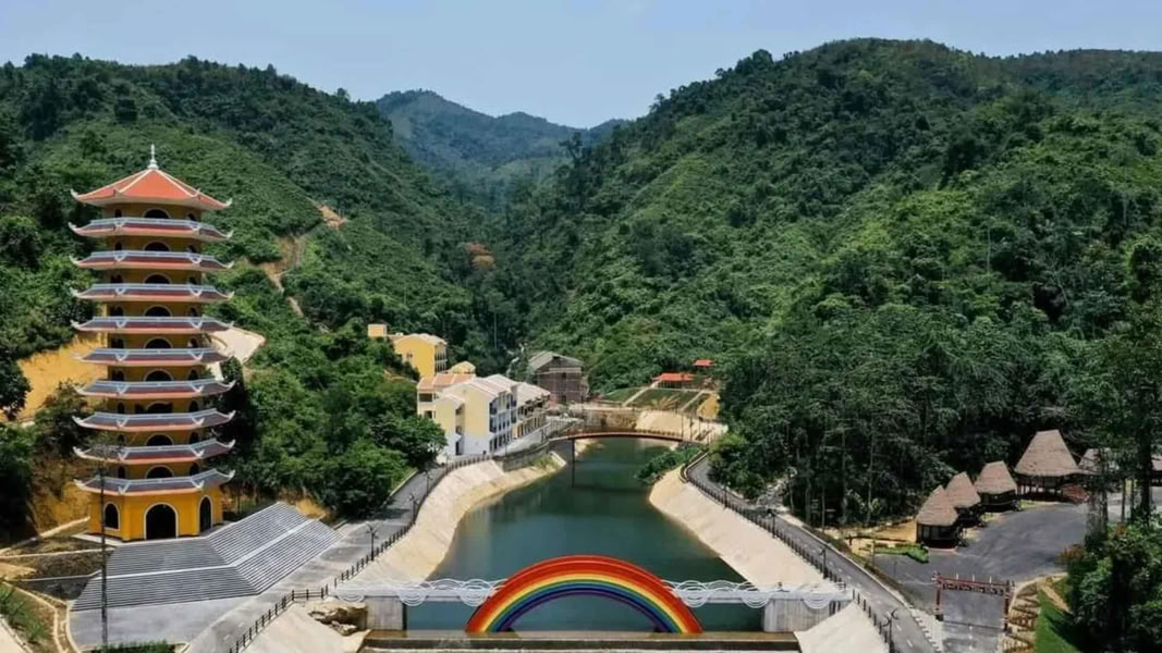 Khu du lịch sinh thái Cổng Trời Đông Giang 1