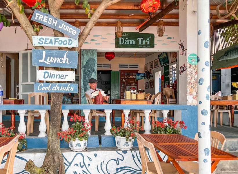 Nom Restaurant & Bar 1