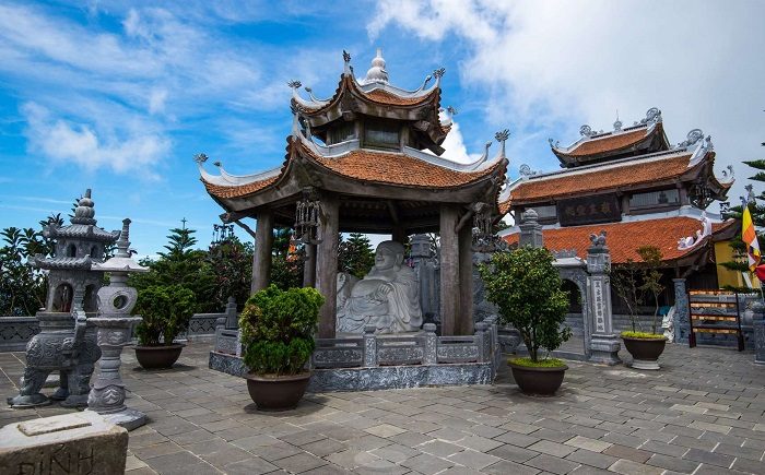 Đền Thánh Mẫu 1